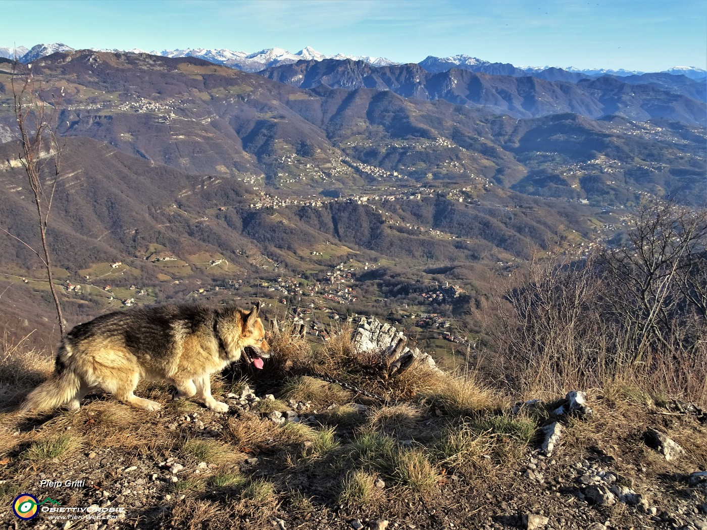 46 ...con bella vista panoramica sulla Valle Imagna.JPG